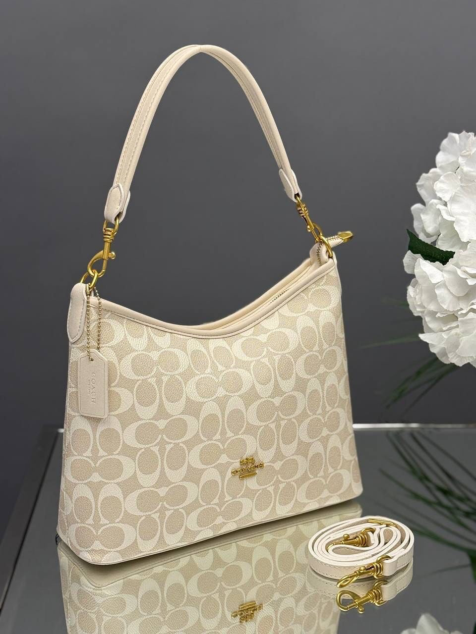 Laurel Shoulder Bag In Signature Canvas