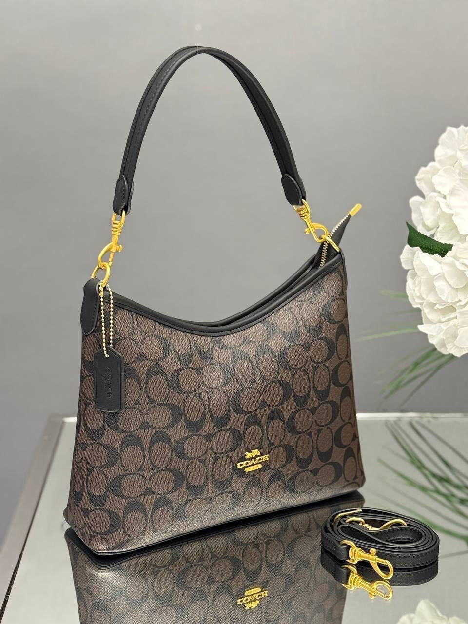 Laurel Shoulder Bag In Signature Canvas