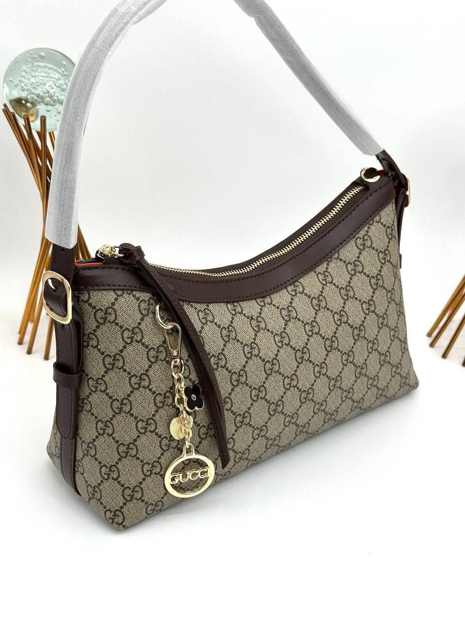 GUCCI Gg Emblem medium
